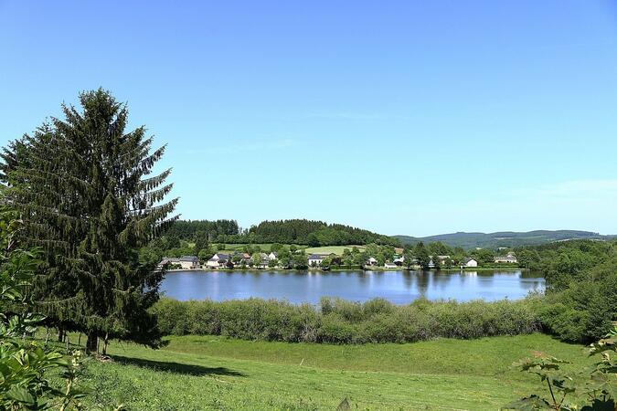 Lh'ôtel Le Lion d'Or 2 étoiles; idéal pour découvrir le lac des Settons