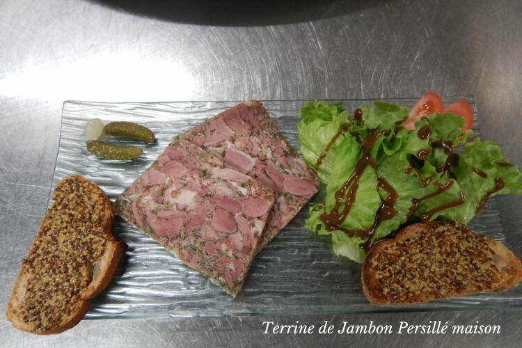 Terrine de jambon persillé maison à déguster au restaurant Le Lion d'Or