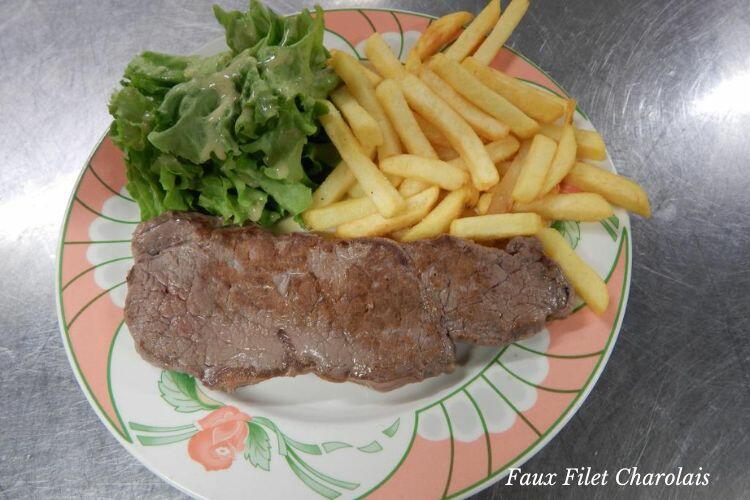 Faux Filet charolais, frites et salade - le restaurant Le Lion D'Or