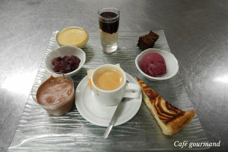 Café gourmand à savourer après une délicieux repas au restaurant Le Lion D'Or